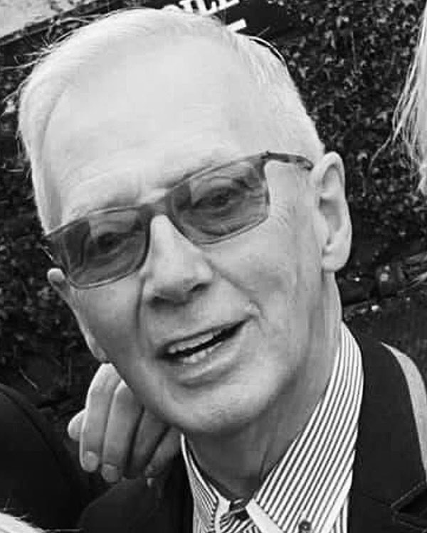 Desmond-Rush-senior-Stylist